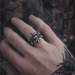 Silver Gothic Fleur-de-Lis Ring